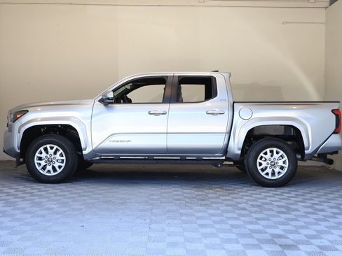 Used 2024 Toyota Tacoma SR5 AWD/4WD image 7
