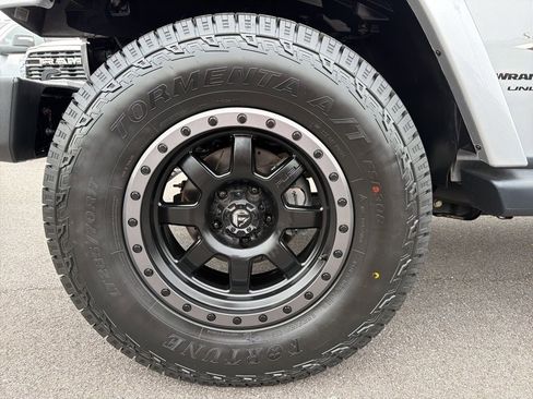 Used 2018 Jeep Wrangler Unlimited Sahara AWD/4WD image 12