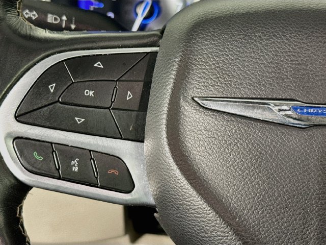 Used 2021 Chrysler Pacifica Touring-L FWD image 11