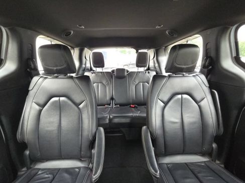 Used 2022 Chrysler Pacifica Touring-L w/ S Appearance Package FWD image 18