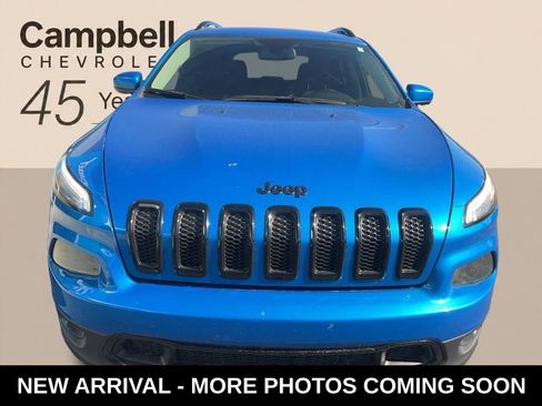 Used 2018 Jeep Cherokee Latitude w/ Altitude Package FWD image 11