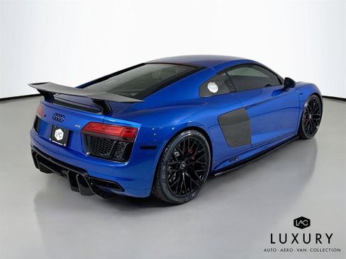 Used 2017 Audi R8 V10 w/ Carbon Exterior Package image 6