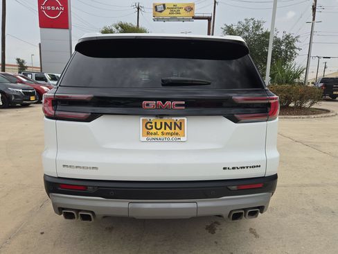 Used 2025 GMC Acadia Elevation w/ Elevation Premium Package FWD image 4