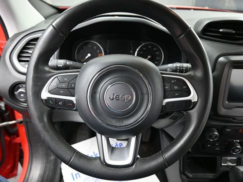 Used 2020 Jeep Renegade Latitude FWD image 28
