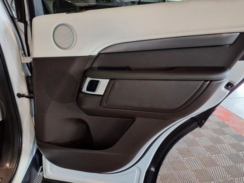 Used 2018 Land Rover Discovery HSE AWD/4WD image 10