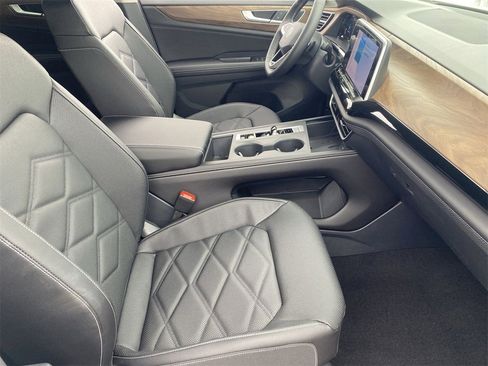 New 2026 Volkswagen Atlas SE image 8