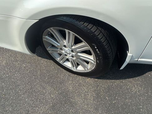 Used 2010 Toyota Avalon Limited FWD image 5