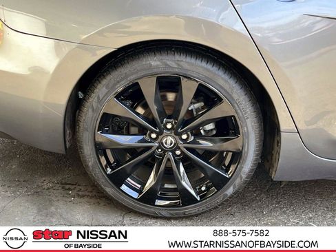 Used 2021 Nissan Maxima SR w/ Sport Mat Group image 6