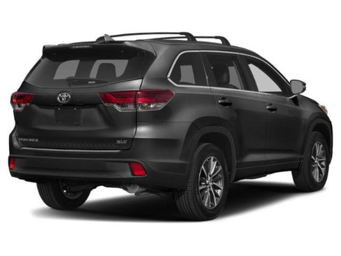 Used 2019 Toyota Highlander XLE AWD/4WD image 3