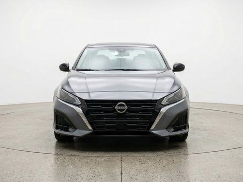 Used 2025 Nissan Altima 2.5 SV FWD image 2