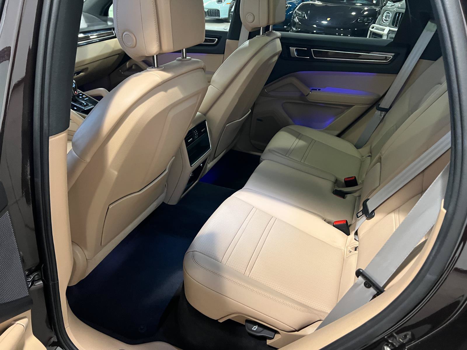 Used 2023 Porsche Cayenne Platinum Edition AWD/4WD image 30