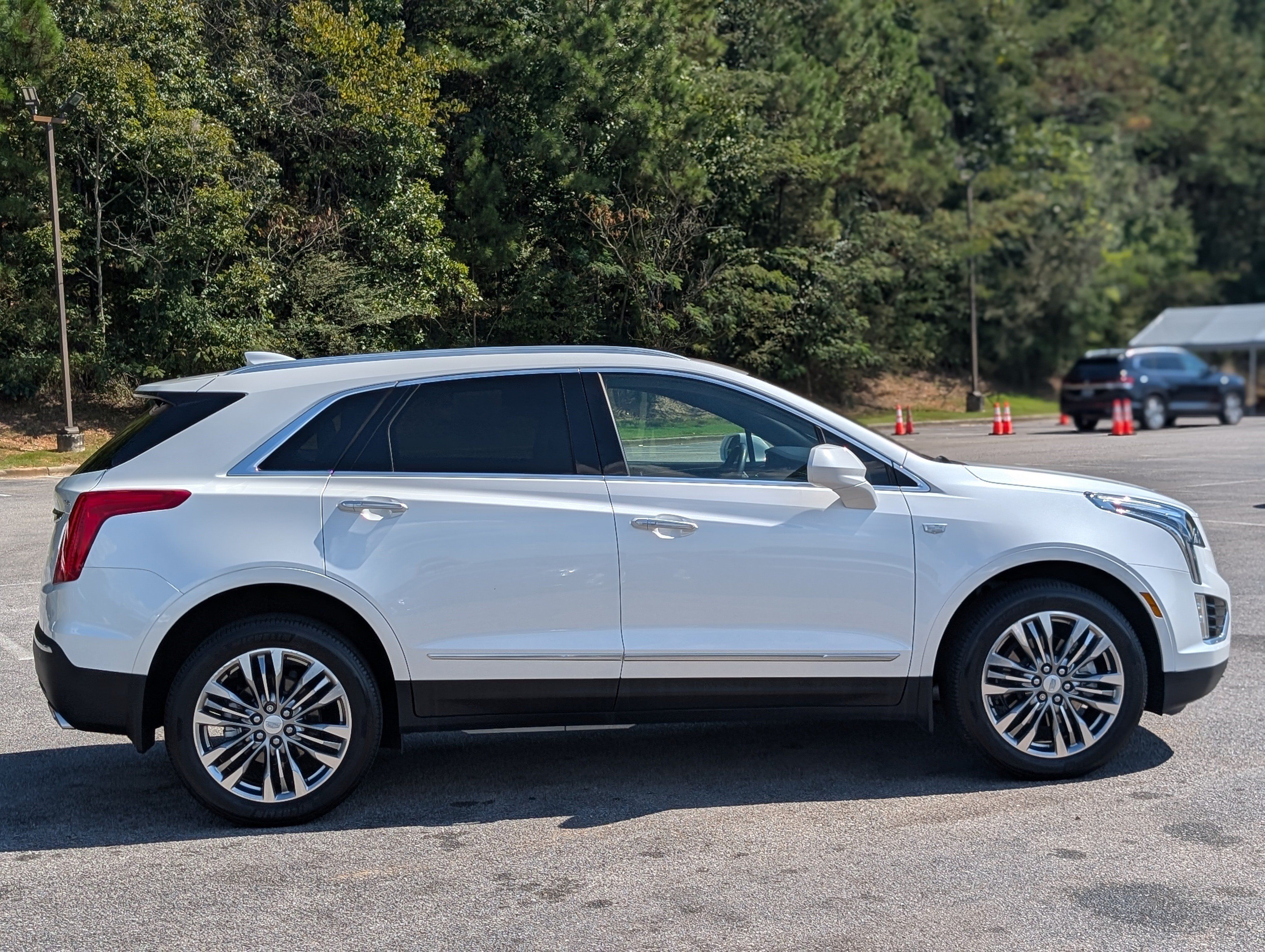 Used 2018 Cadillac XT5 Premium Luxury w/ LPO, Wheel Lock Package FWD image 10