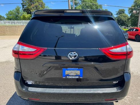 Used 2017 Toyota Sienna XLE FWD image 4