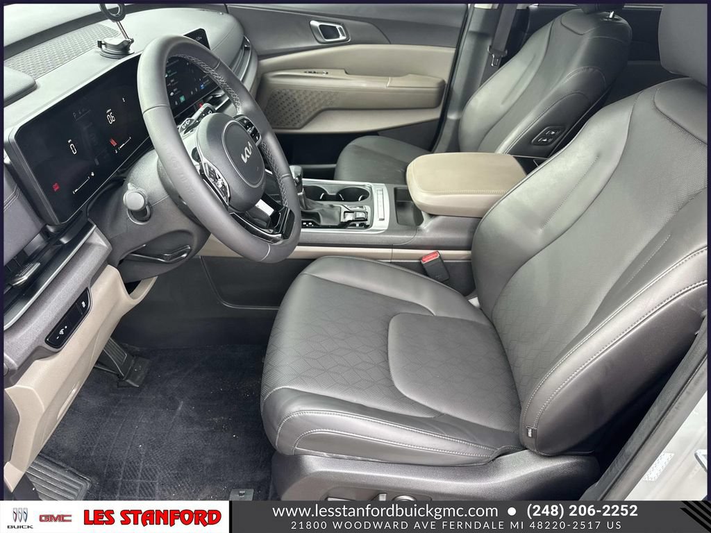 Used 2025 Kia Carnival EX FWD image 20