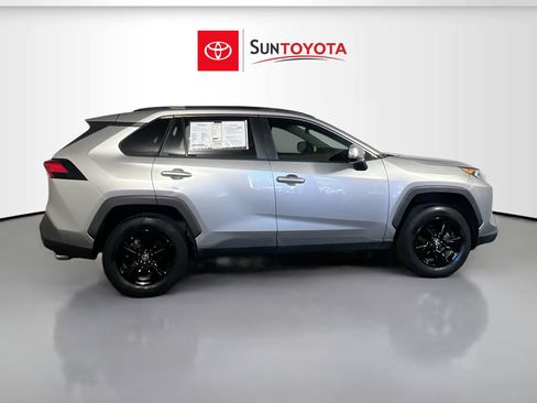 Used 2019 Toyota RAV4 XLE image 2