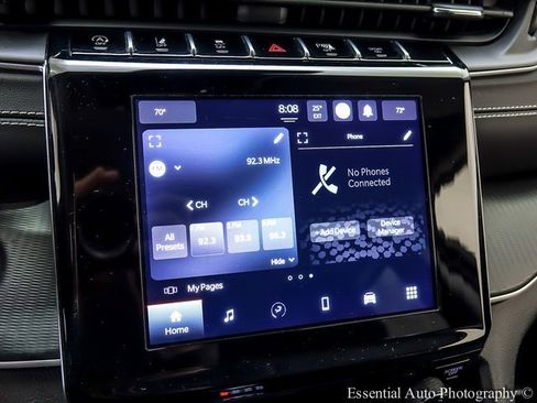 Used 2023 Jeep Grand Cherokee Laredo image 14