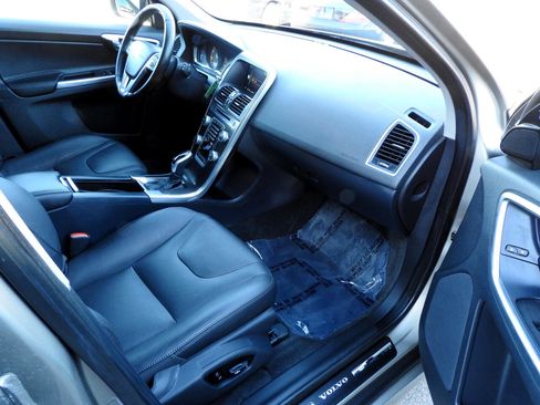 Used 2016 Volvo XC60 T5 Premier image 8
