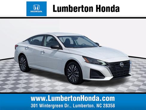 Used 2024 Nissan Altima 2.5 SV FWD image 1