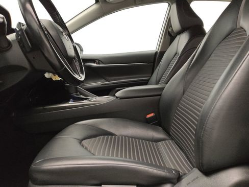 Used 2021 Toyota Camry SE FWD image 17