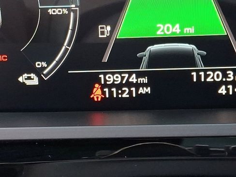 Used 2023 Audi e-tron Premium image 23