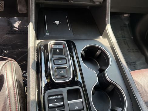 Used 2025 Honda Pilot Black Edition image 17