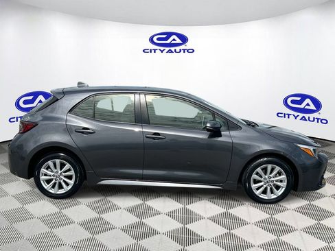 Used 2025 Toyota Corolla SE FWD image 2