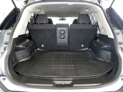 Used 2016 Nissan Rogue SV image 27