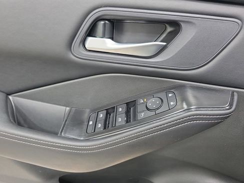 Used 2025 Nissan Rogue SV AWD/4WD image 28