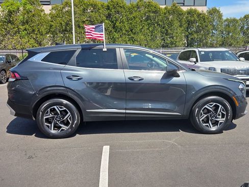 Used 2023 Kia Sportage LX AWD/4WD image 3