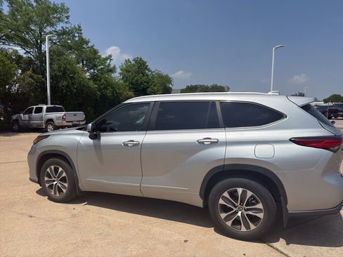Used 2023 Toyota Highlander XLE FWD image 7