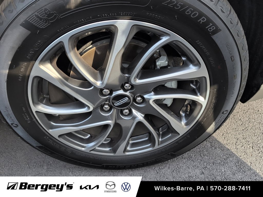 Used 2022 Lincoln Corsair AWD w/ Equipment Group 101A image 4