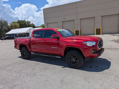 Used 2022 Toyota Tacoma SR5 w/ Technology Package RWD image 2