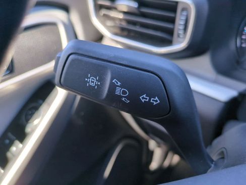 Used 2022 Ford Explorer XLT w/ Equipment Group 202A image 26