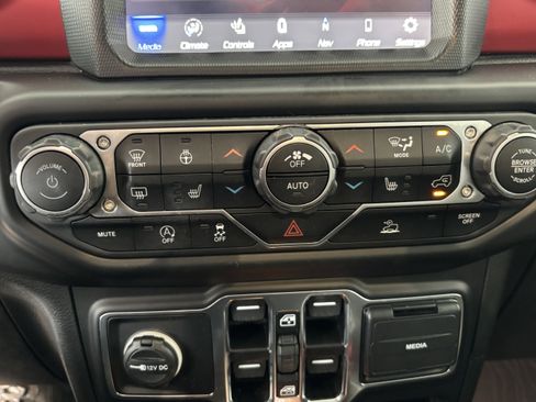 Used 2023 Jeep Wrangler Unlimited Rubicon w/ Cold Weather Group image 15