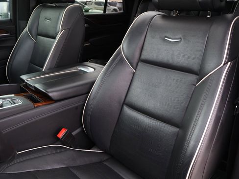 Used 2021 Cadillac Escalade Premium Luxury w/ LPO, Illumination Package image 13