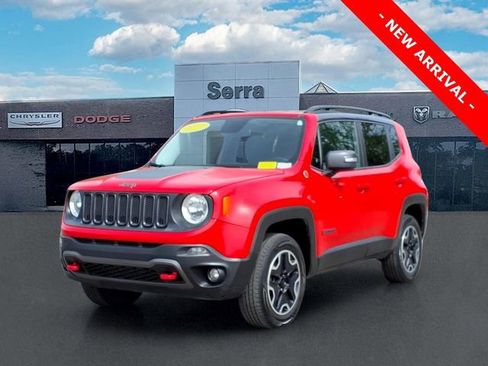 Used 2016 Jeep Renegade Trailhawk AWD/4WD image 3
