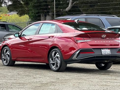 Used 2025 Hyundai Elantra Sport image 9