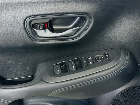 Used 2025 Honda HR-V LX image 15