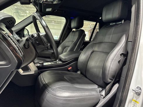 Used 2018 Land Rover Range Rover HSE image 11