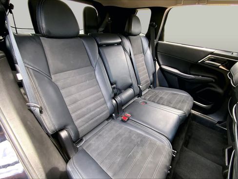 Used 2024 Mitsubishi Outlander SE FWD image 19