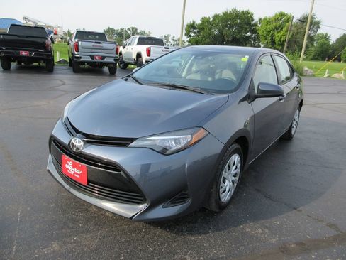 Used 2018 Toyota Corolla LE FWD image 9