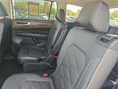 Used 2024 Volkswagen Atlas SE FWD image 12