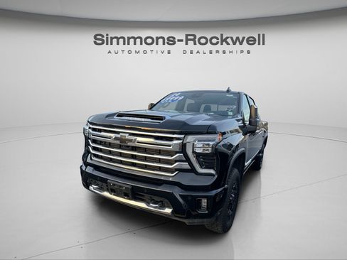 Used 2024 Chevrolet Silverado 2500 High Country image 3