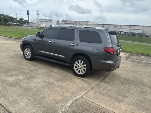 Used 2020 Toyota Sequoia Platinum AWD/4WD image 12