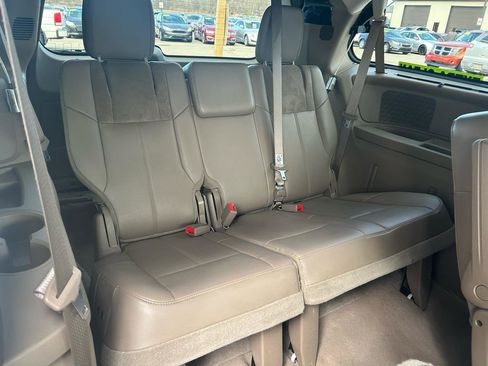 Used 2012 Chrysler Town & Country Limited w/ Luxury Group image 13