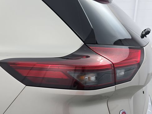 Certified 2023 Nissan Rogue Platinum w/ Platinum Premium Package AWD/4WD image 35
