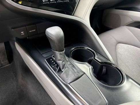 Used 2019 Toyota Camry LE w/ Carpet Mat Package image 20