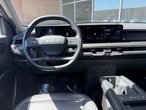 Used 2024 Kia EV9 Light Long Range RWD image 16