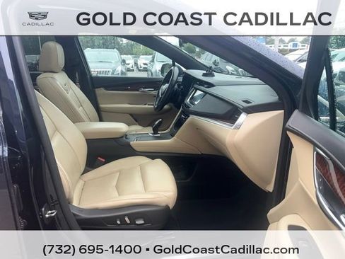 Used 2017 Cadillac XT5 Premium Luxury FWD image 7