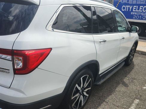 Used 2020 Honda Pilot Touring image 3